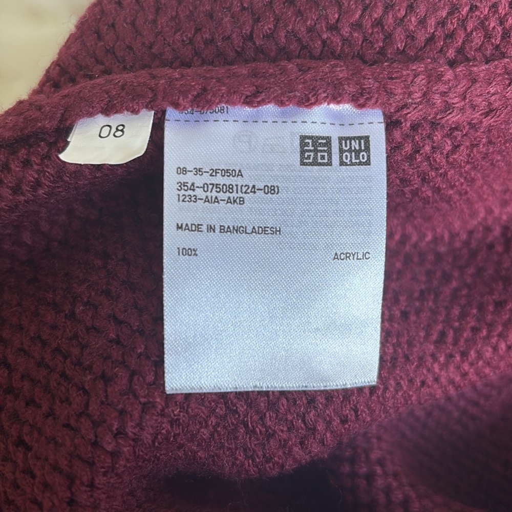 Uniqlo U Premium Singapore Turtleneck Sweater - Picture 4 of 4